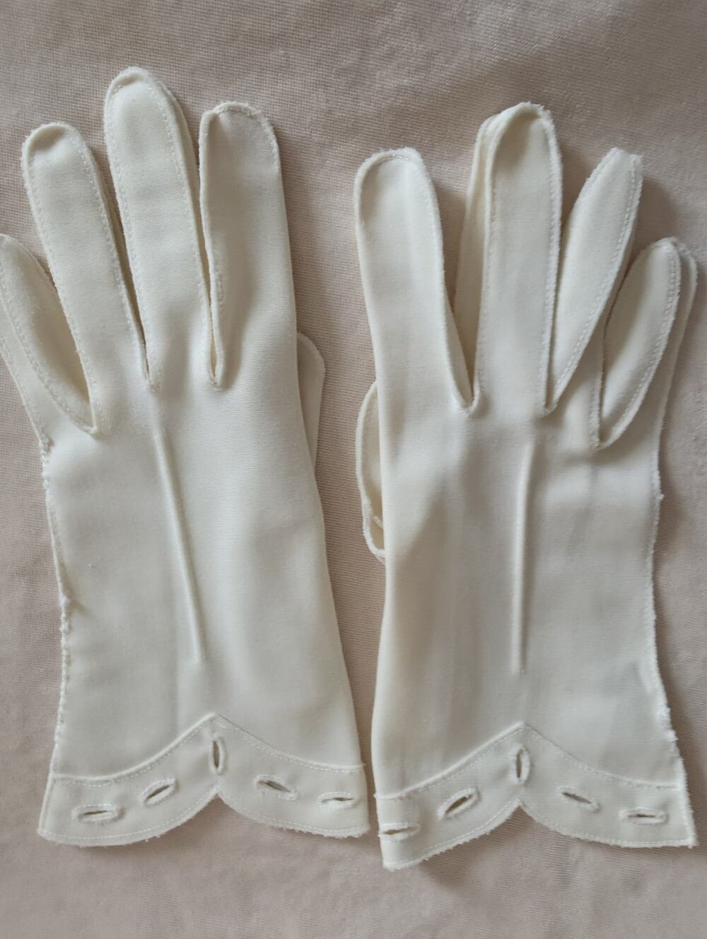 IVORY WOMENS NYLON VINTAGE GLOVES
